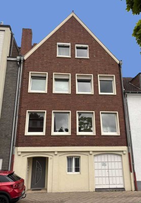 Großzügige 3 Zimmerwohnung mit Garten!
Düren, Scharnhorststraße!