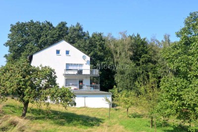 Attraktives 3-Parteienhaus in ruhiger Wohnlage mit Balkonen, Garten, 2 Garagen + 6 Stellplätzen