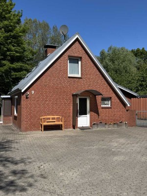 Charmantes Haus am Fluss mit eigenem Anleger
