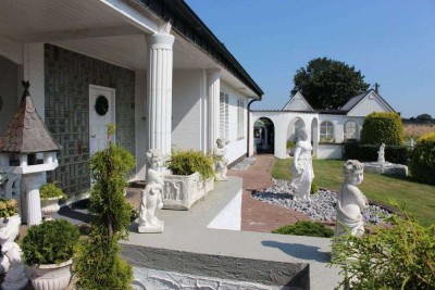 **BUNGALOW IN RUHIGER LAGE mit "Urlaubsflair"++ EBENERDIG WOHNEN plus großzügige NUTZFLÄCHE**