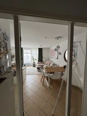 Stilvolle 2-Zimmer-Wohnung mit gehobener Innenausstattung mit Einbauküche in Neuss