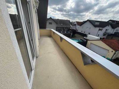Attraktive 3-Zimmer-Dachgeschosswohnung mit Balkon in Schmelz