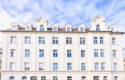 Traumhafte Galerie-Wohnung in denkmalgeschütztem Altbau für Architekturliebhaber