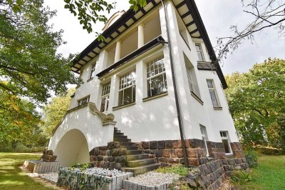 Stilvoll residieren - wunderschöne Villa mit großzügigem Grundstück