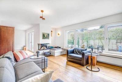 Stilvoller Bungalow. Viele Zimmer bieten Möglichkeiten.
