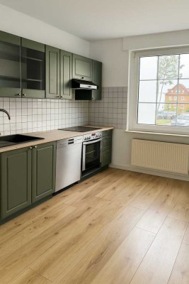 Renovierte 3 Zimmer Erdgeschosswohnung mit Einbauküche, neuen Bad und großer Terrasse