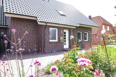 *** Traumhafter Garten mit Traumhaus ***
Elternbereich mit Bad en suite und Ankleidezimmer