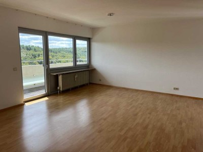 3 Zimmer Wohnung mit Balkon und Garage zu vermieten