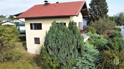 Ein- bis Zweifamilienhaus mit Garage aus den 70ern