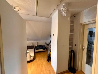 Gepflegte 2-Zimmer-DG-Wohnung mit Balkon in Mainz-Finthen