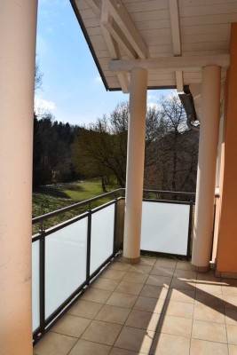 Schöne 4-Zimmerwohnung im Dachgeschoss ohne Dachschräge mit Blick ins Grüne!