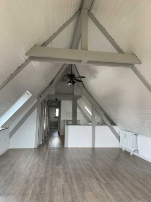 Attraktive 2-Raum-DG-Wohnung mit Balkon und Einbauküche in Ringsheim