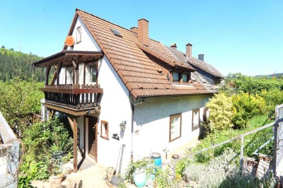 Zwei Wohneinheiten, ein Traum: Großzügige Doppelhaushälfte mit Einliegerwohnung und riesigem Garten!