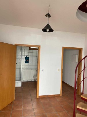 Schöne Maisonettewohnung mit Balkon, Klimaanlage und Einbauküche