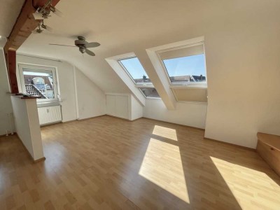 Eibach, Chice, sehr helle 2-Zi.-DG-Whg., 52 m², Einbauküche, ohne Balkon