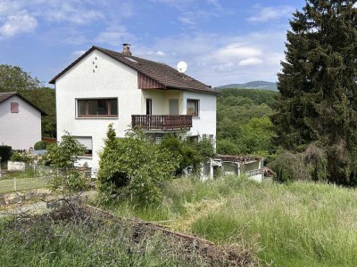 NEUENHAIN mit Burgblick !!!! Sanierungsbedürftiges EFH  zu verkaufen