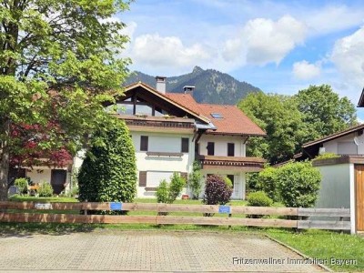 „Wohnträume verwirklichen: Renovierungsbedürftige 3-Zimmer -Erdgeschoss - Wohnung mit Terrasse & Tie