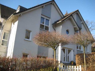 Großzügige 4-Zimmer-Wohnung mit 2 Balkonen, Gartennutzung und Wohlfühlambiente – in Reichshof-Brüche