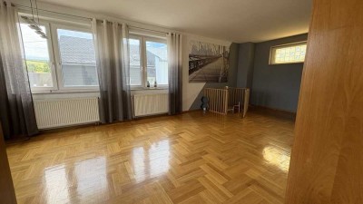 Großzügiges Mehrfamilienhaus mit Anbau, Gewerbehalle und vielseitigem Nutzungspotenzial