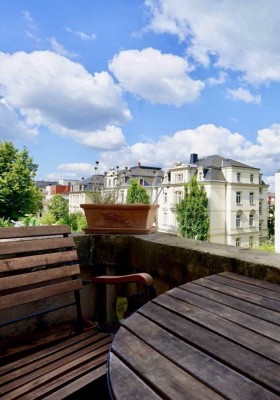 * modernisierte Wohnung mit Balkon und exklusiver  EBK in ruhiger Bestlage  *