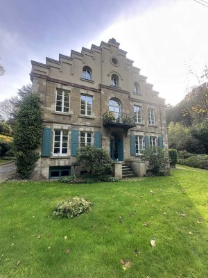 Charmantes Denkmalobjekt: 3-Zimmer-Wohnung + separates 1-Zimmer-Studio