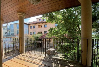 Mediterranes Wohnjuwel mit Kamin, Balkon und exklusivem Ambiente in Köln-Rodenkirchen