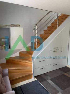 Zwei Häuser mit Gewerbe, großem Grundstück und Wald
