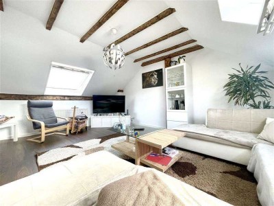 Charmante 2 Zi.  DG-Wohnung - 2019er Kernsanierung und Stellplatz.