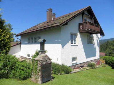 Gepflegtes Wohnhaus im "Grünen" mit freiem Ausblick ins Tal und  auf die umliegende Landschaft