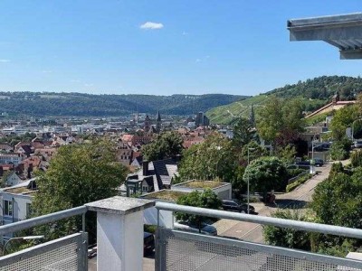 Esslingen-Zentrum: Traumhafte 3-Zimmer Dachgeschoss Wohnung mit 2 Balkone