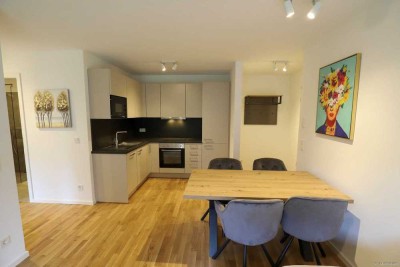 ** Feldrandlage** Vollmöblierte 2-Zimmer-Wohnung mit Einbauküche und Abstellraum