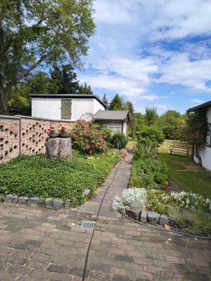 7-Zimmer Reihenendhaus mit großem Garten und Garage in Waldersee