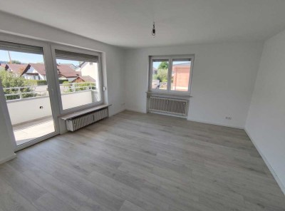 Saniert 2022, mit Balkon und EBK: Freundliche 4-Zimmer-Wohnung in Ergolding