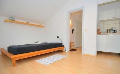 Helle ruhige ein Zimmer Nichtraucherwohnung am Waldrand, vollmöbliert, alles inklusive