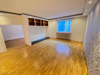 STILVOLLE ALTBAUWOHNUNG MIT BALKON