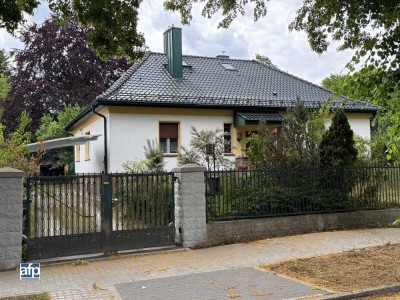 Ihr neues Zuhause! Attraktiver Bungalow auf einem 1.220 m² großen Sonnengrundstück nahe Goethe-Park!
