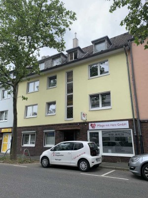 Sehr schöne 2,5 Zimmer Wohnung in zentraler Lage