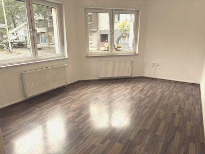 Duissern // Nette 2 Zi-Wohnung m. Einbauküche