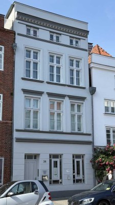 Modernisierte 1-Zimmer-Wohnung mit 25 m2 Dachterrasse in der Altstadt