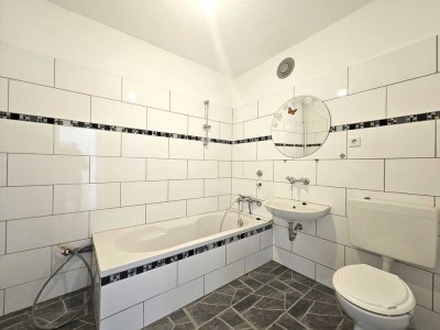 2,5-Zimmer-Wohnung mit Balkon und Fernwärme – Hoch hinaus über Duisburg!