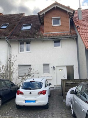 Sehr schöne und ruhige 2-Zimmer-Wohnung mit EBK in Walldorf, Stellpl., 1.OG im 3-FH, vermietet