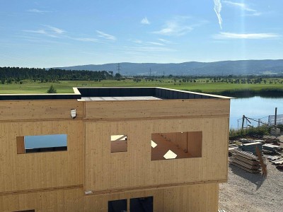 Seesuiten Lanzenkirchen – Gartensuite 12: Großzügiger Garten &amp; Terrasse direkt am Badeteich