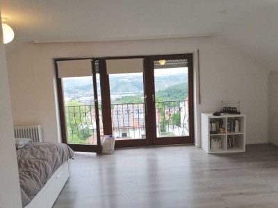 Tolle 1-Zimmer-DG-Wohnung in Heumaden, mit schöner Aussicht auf das Neckartal