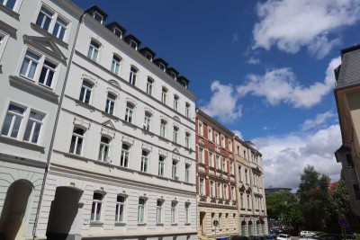 3-Raum-Wohnung mit EBK, Balkon, Terrasse und Stellplatz !!