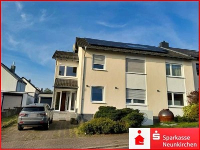 Modernisiertes Zweifamilienhaus