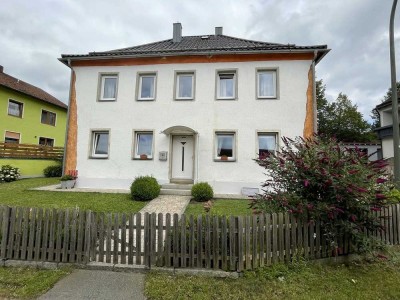 Wohnen in historischen Mauern - Einfamilienhaus mit Nebengebäude in Waldthurn