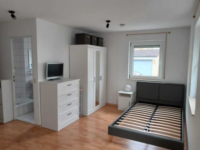 Helle 1-Zimmer-Wohnung mit Balkon, neuer Küche & Möbeln – zentral in Rottenburg am Neckar