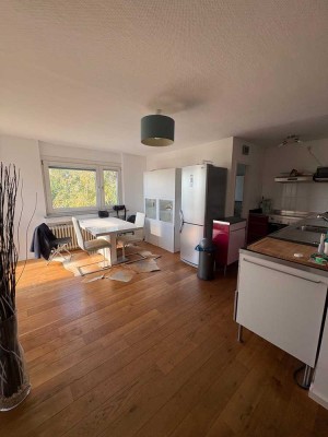 Helle, gut geschnittene 2-Zimmer-Wohnung mit zwei Bädern