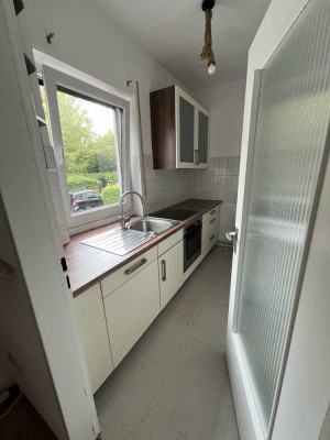 Stilvolle, sanierte 1-Zimmer-Erdgeschosswohnung mit Balkon und EBK in Frankfurt am Main