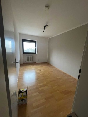 Stilvolle 3-Zimmer-Wohnung mit Balkon und EBK in Regensburg